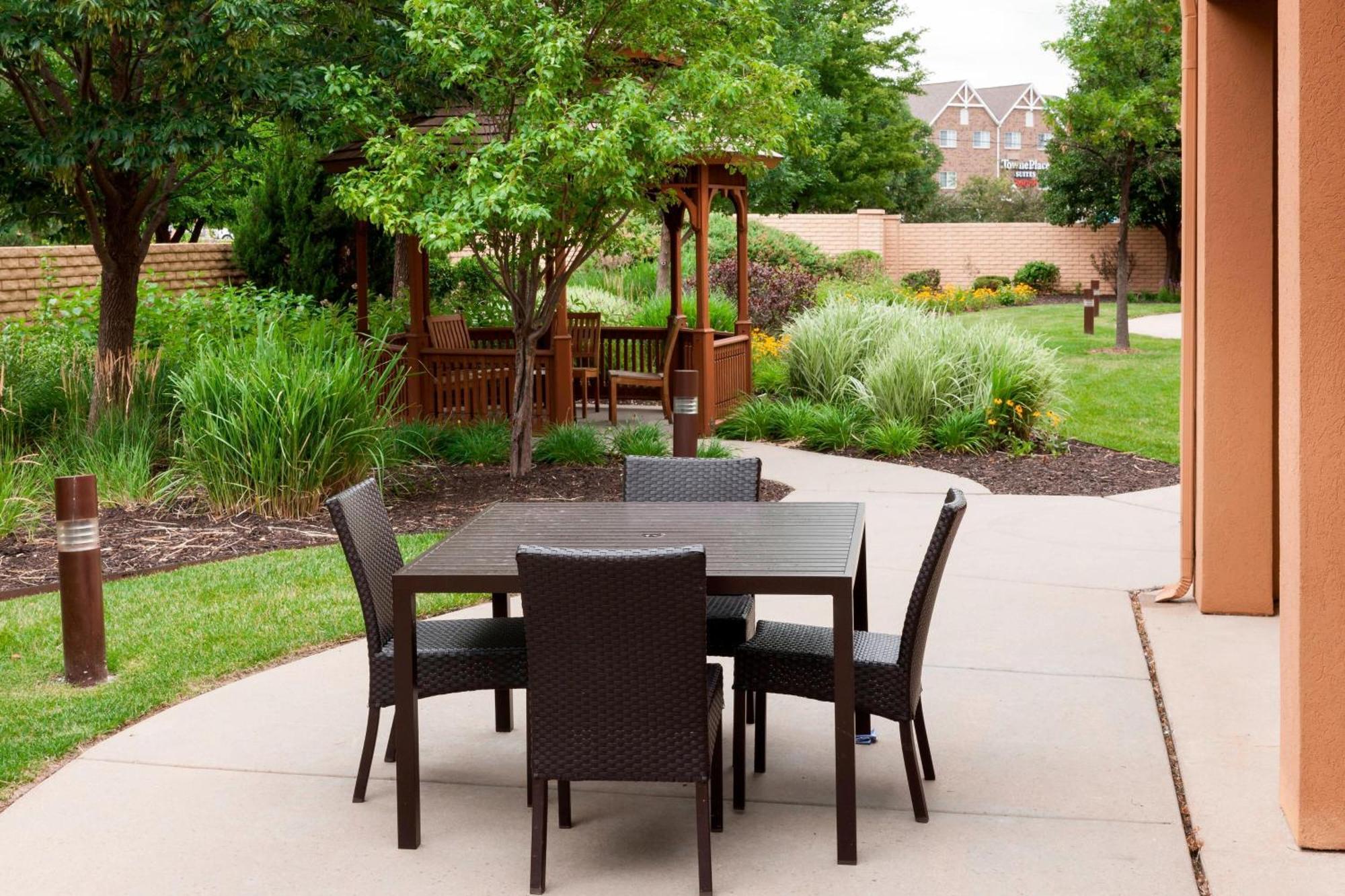 Courtyard By Marriott Wichita East Hotel Kültér fotó
